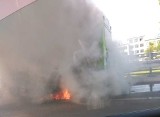 Pożar autobusu. 20-letni autobus w płomieniach. Ewakuowano 50 pasażerów