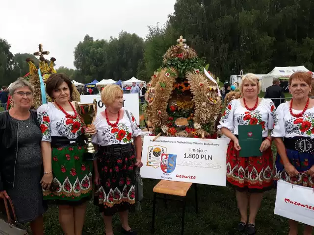 Udział w tegorocznym konkursie okazał się dla powiatu wielkim sukcesem, Wieniec sołectwa Mostki zdobył główną nagrodę natomiast Zespół Obrzędowy Sobótka z Czarnolasu wyróżnienie.