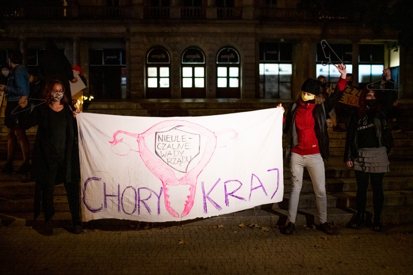 W nocy z czwartku na piątek w Poznaniu odbyły się protesty w...