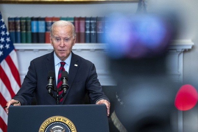 Prezydent USA Joe Biden przyznał, że martwi go, że chaos powstały w Izbie Reprezentantów po usunięciu spikera Kevina McCarthy'ego może zagrozić dalszemu wsparciu dla Ukrainy.