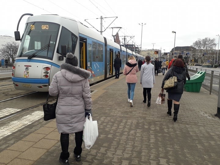 Wrocław: Awaria na pl. Jana Pawła II. Nie jeżdżą tramwaje