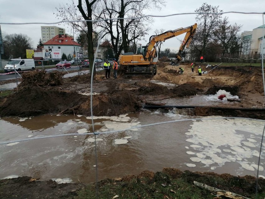 Na terenie budowy tramwaju na Naramowice - na skrzyżowaniu...