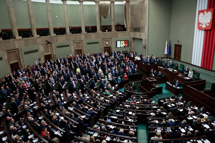 Sejm przegłosował uchwałę w sprawie obrony dobrego imienia...