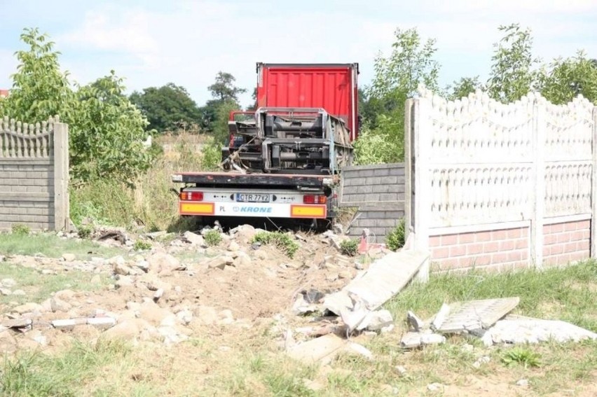 Imielenko: Ciężarówka wypadła z drogi i wjechała na posesję