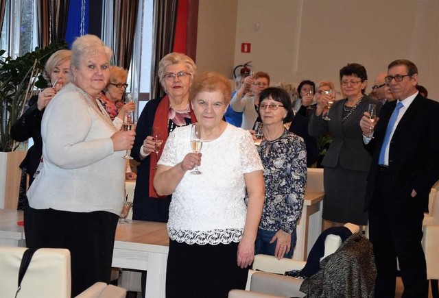 W "Inowrocławiance" seniorzy wznieśli toast za kolejne okrągłe jubileusze UTW