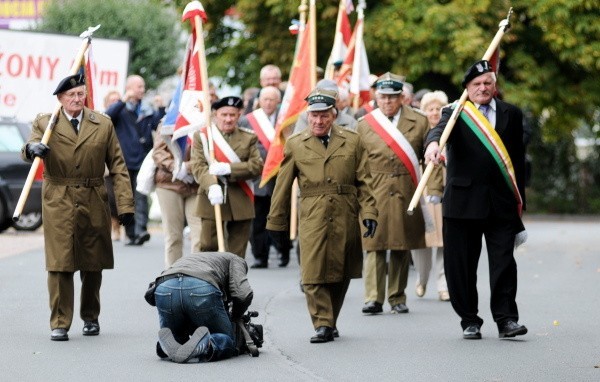 Przejście po mszy św. pod Pomnik Matki Sybiraczka