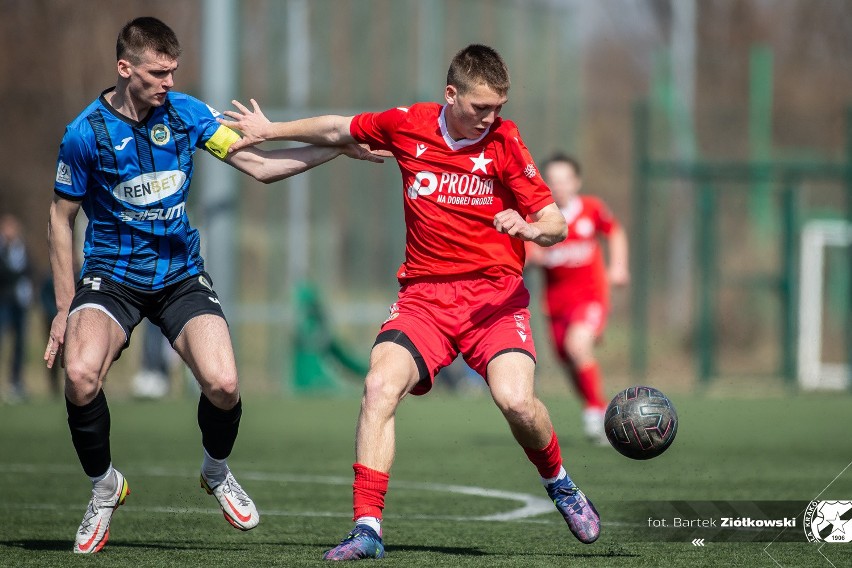 Wisła - Hutnik. Juniorzy młodsi gości lepsi od swych rówieśników w derbowym meczu CLJ U-17 w Myślenicach [ZDJĘCIA]