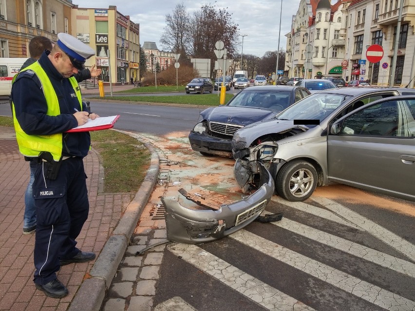 Wypadek na skrzyżowaniu ul. Anny Łajming i Tuwima w Słupsku.