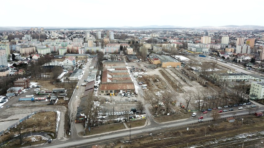 Burzą stare hale produkcyjne w Kielcach, właściciel chce postawić osiedle z wieżowcami [ZDJĘCIA]