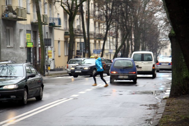 Metoda na uniknięcie wypadku? Ta pani stawia na prędkość