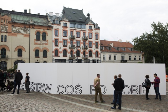Na placu Szczepańskim na widzów czeka instalacja Jakuba Skrzywanka