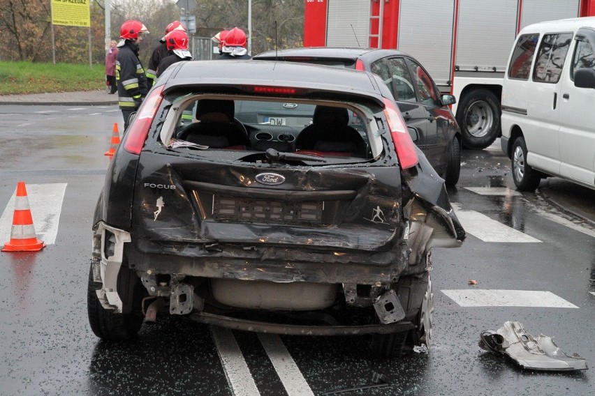 Wrocław: Wypadek na ul. Hermanowskiej z udziałem trzech aut [ZDJĘCIA]