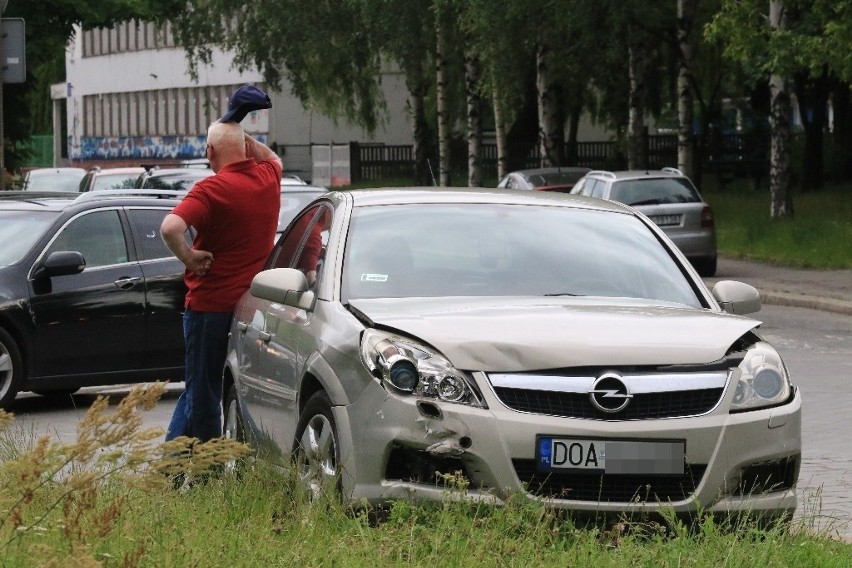 Kierująca fordem kobieta, wyjeżdżając ul. Owsianej, nie...