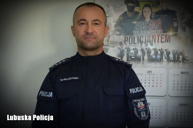 Mariusz Maliczewski pracuje w zielonogórskiej policji. W czasie wolnym od służby uratował kobietę z płonącego mieszkania w Małomicach.