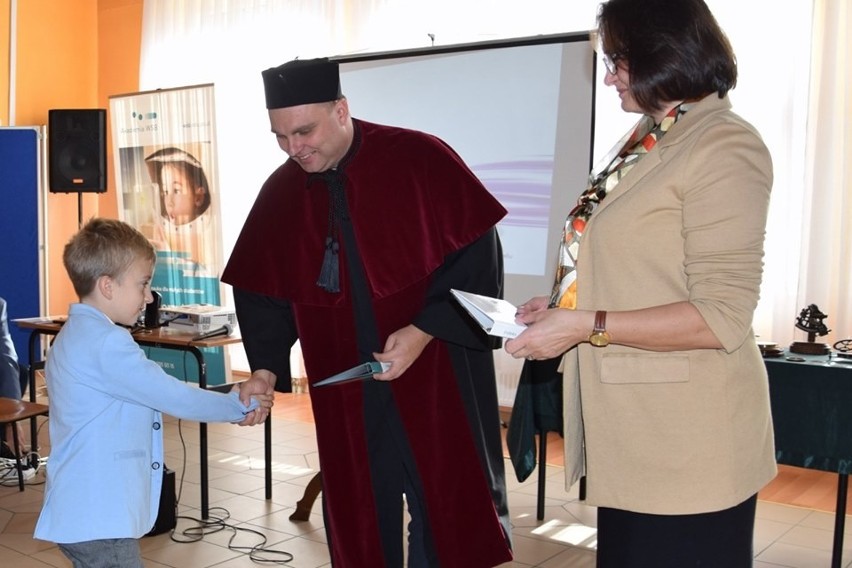 Wolbrom. Dzieci z Uniwersytetu Dziecięcego zainaugurowały nowy rok akademicki 