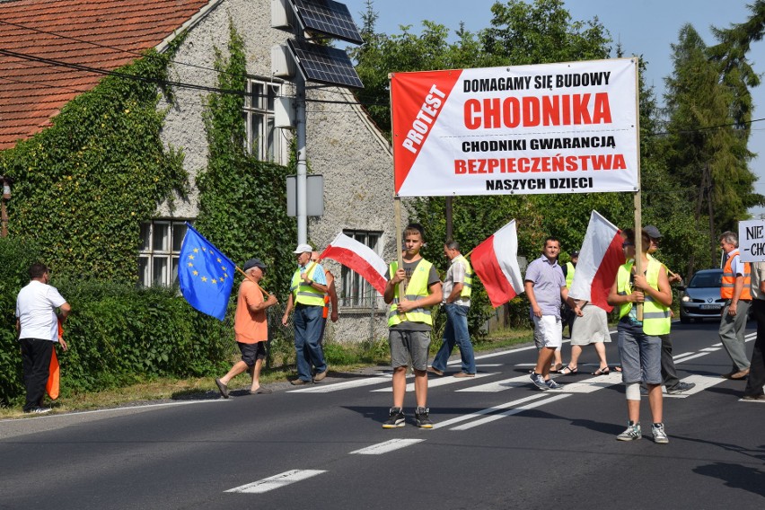 Protest na DK78 w Goleniowach. Mieszkańcy chcą mieć chodnik