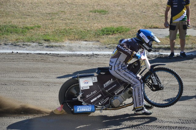 Sebastian Niedźwiedź, junior Falubazu, miał groźny wypadek na torze w Ostrowie.