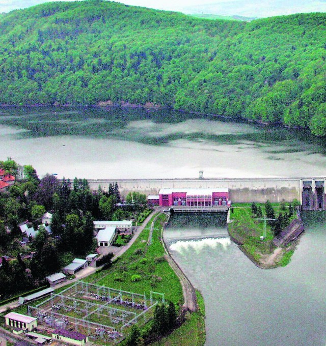 Zapora w Rożnowie może zrzucać w dolny bieg Dunajca 3800 m sześciennych wody na sekundę. Rekord z roku 2010 - 2000 kubików