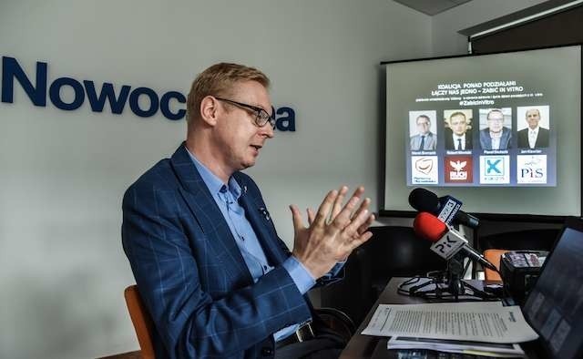 We wszystkich regionach Nowoczesna przedstawiała w poniedziałek listy partyjnych nominatów z PiS