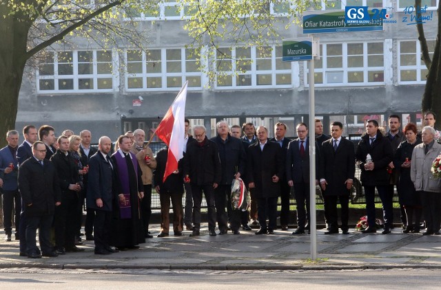 Przy rondzie im. Ofiar Katastrofy Smoleńskiej odbyły się uroczystości 7. rocznicy katastrofy. Kilkadziesiąt osób odśpiewano hymn złożono kwiaty i zmówiono modlitwę.