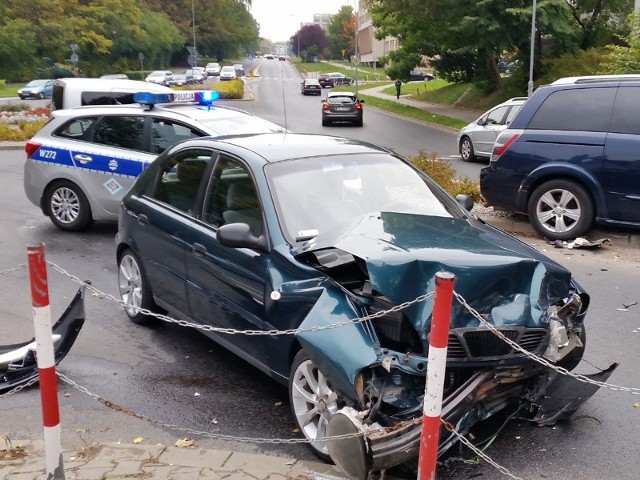 W czwartek, ok. godz. 14, na rondzie przy ul. Kościuszki doszło do kolizji. Zderzyły się dwa auta. Na szczęście nikt nie doznał obrażeń.