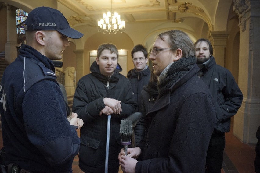 Poznańskie sprzątaczki odesłane do sądu pracy [ZDJĘCIA,...