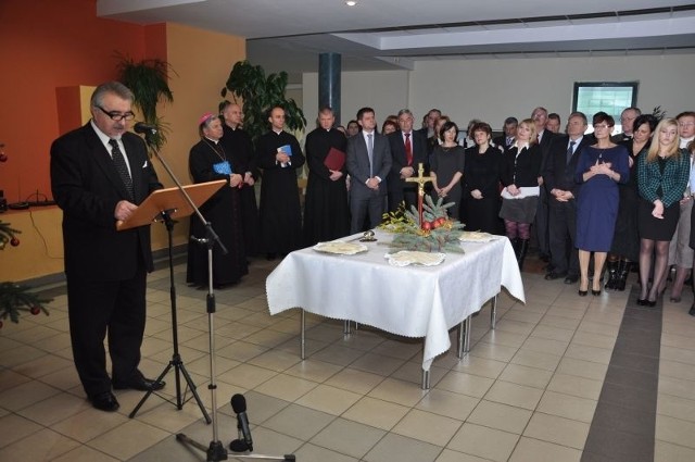 Gości powitał i wystąpił z okolicznym przemówieniem rektor uniwersytetu radomskiego profesor Zbigniew Łukasik. 