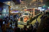 Świąteczna ciężarówka Coca-Coli w Poznaniu: Czekały na nią tłumy! [ZDJĘCIA]