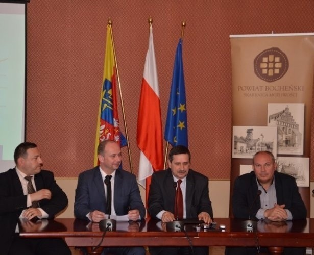 W spotkaniu z marszałkiem Romanem Ciepielą uczestniczyli samorządowcy z Bochni, a także powiatu bocheńskiego