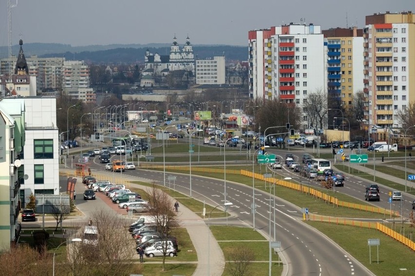 Kamery rejestrujące przejazd kierowców na czerwonym świetle...