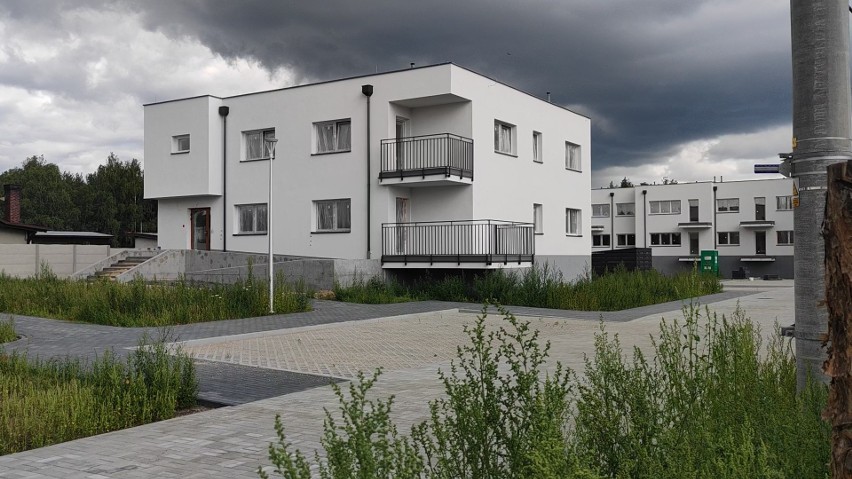Nowy budynek z mieszkaniami komunalnymi przy ulicy Długiej w...