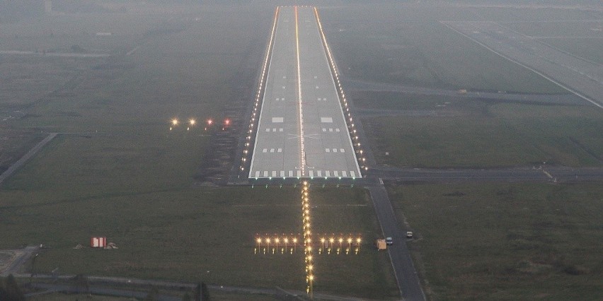 Katowice Airport: Pierwszy samolot na nowej drodze startowej...