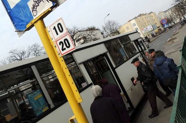 Od kilku dni obowiązuje nowy rozkład jazdy autobusów linii nr 10 i 20. Zdaniem niektórych pasażerów „dziesiątka” kursuje za rzadko