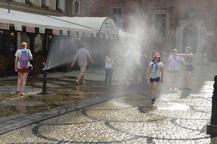 Upał we Wrocławiu. Woda za darmo w centrum miasta