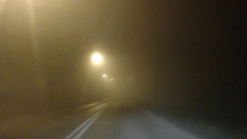 Silna mgła w woj. śląskim. Widoczność jest coraz słabsza