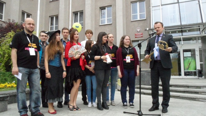 Juwenalia Zagłębiowskie 2015: Korowód studentów na ulicach...