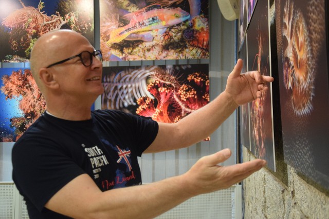 Wystawa zdjęć podwodnych Konrada Baara zostanie otwarta 16 maja o godz. 18 w MDK 1 im. Artystów Rodu Kossaków w Tychach. Są to zdjęcia wybrane z bogatego dorobku, który jest efektem setek godzin pod wodą w różnych częściach świata. Zobaczcie w naszej galerii.