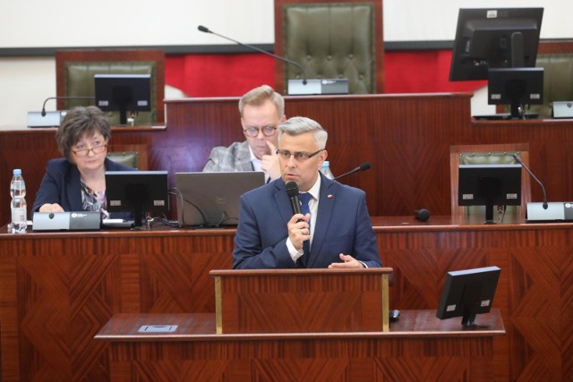 30 czerwca rozpoczęło się spotkanie, na którym wojewoda śląski oraz  przedstawiciele rozmaitych instytucji podsumowali okres pandemii w województwie.