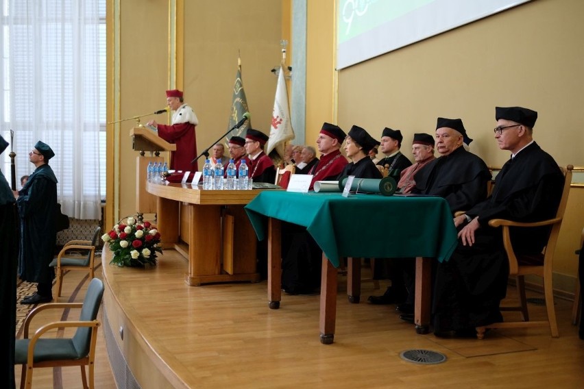 Andrzej Byrt z doktoratem honoris causa UEP