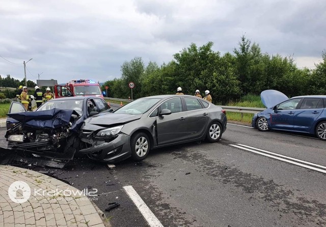 Niedaleko Krakowa doszło do zderzenia czterech samochodów