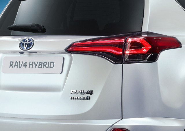W ciągu ostatniego roku Toyota wprowadziła na rynek nowe modele, takie jak Esquire Hybrid (w Japonii), Lexus RC300h i Sienta Hybrid. Już niedługo ukażą się nowe wersje Corolli Hybrid, Levina Hybrid (w Chinach) i RAV4 Hybrid / Fot. Toyota