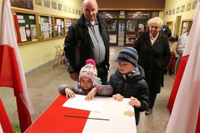 Mieszkańcy 26 opolskich gmin w niedzielę, 30 listopada, ponownie pójdą do urn, by w drugiej turze wybrać gospodarza gminy: wójta, burmistrza lub prezydenta.