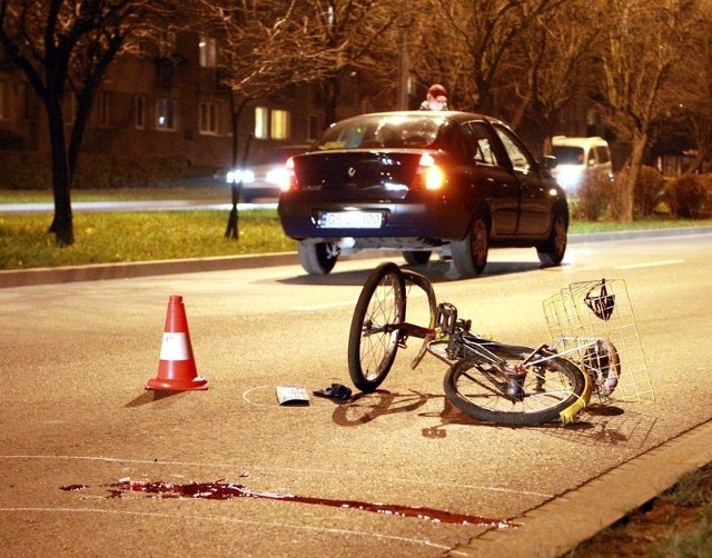 Listopadowy wypadek z udziałem rowerzysty przy ul. Sobieskiego w Słupsku.
