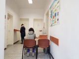 W holu Toruńskiego Centrum Świadczeń Rodzinie RODO nie obowiązuje