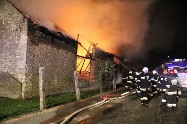 Akcja gaśnicza strażaków trwała blisko 10 godzin.