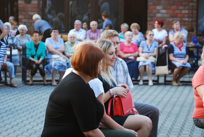 ŚDM w Rudzie Śląskiej: Pielgrzymi z Włoch skosztowali przysmaków w parafii Ścięcia Jana Chrzciciela