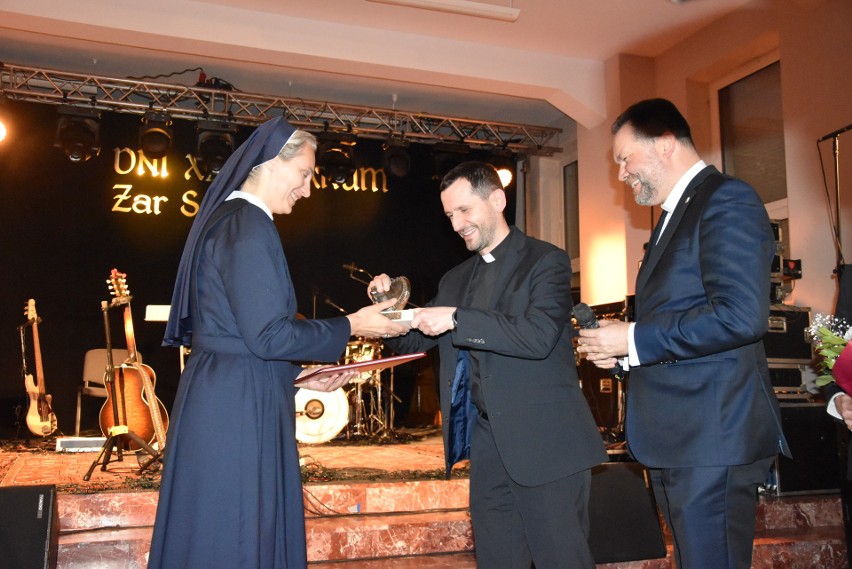 Nagrodę odebrała również siostra Aldona Skrzypiec, która nie...