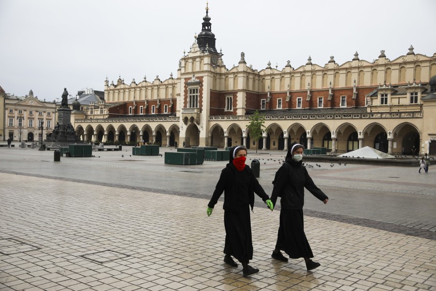 Kraków. Majówka 2020: Z powodu pandemii nie czas na pikniki. Mieszkańcy wolny czas spędzają na spacerach [ZDJĘCIA]