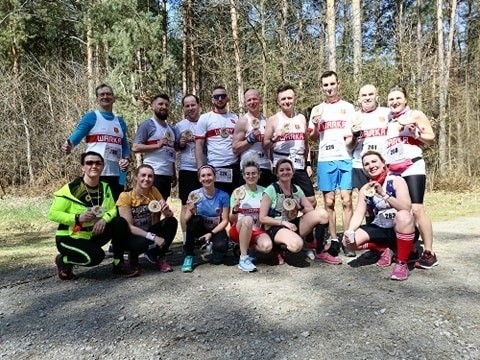 Wareccy i białobrzescy biegacze podczas treningu Dziki Cross w Kozłowie.
