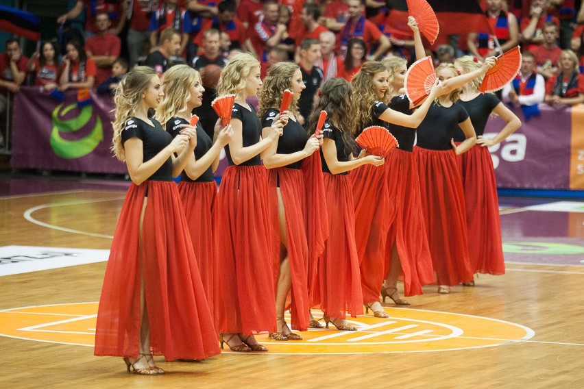 Cheerleaders Maxi Energa podczas meczu Czarnych z Wilkami (zdjęcia, wideo)